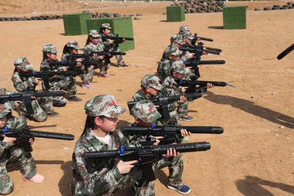 青少年户外训练营