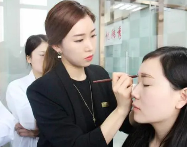 韩影美甲纹绣培训加盟