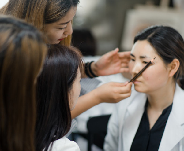 韩影美甲纹绣培训加盟