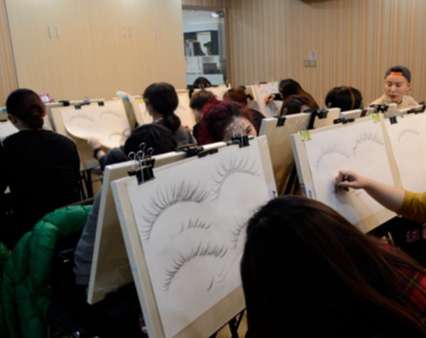 韩影美甲纹绣培训加盟