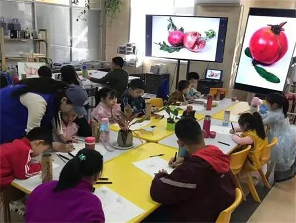 儿童美术班培训加盟