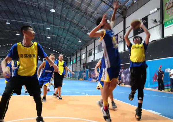 青少年篮球训练营加盟