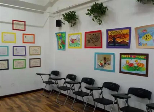 儿童美术班培训加盟
