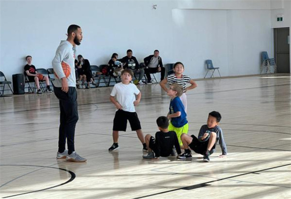 青少年篮球训练营加盟