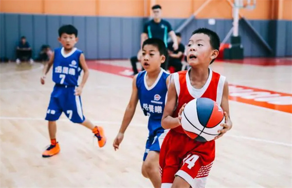 青少年篮球训练营加盟