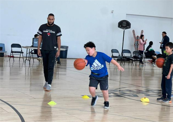 青少年篮球训练营加盟