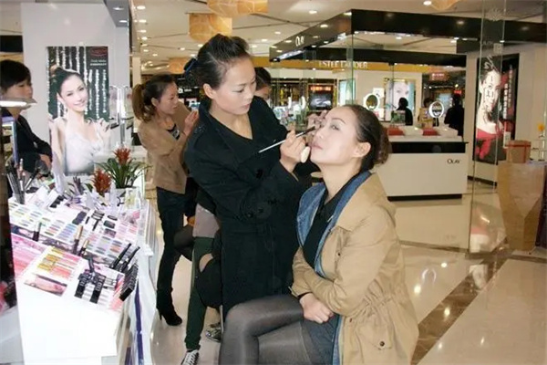 香港佩佩彩妆加盟