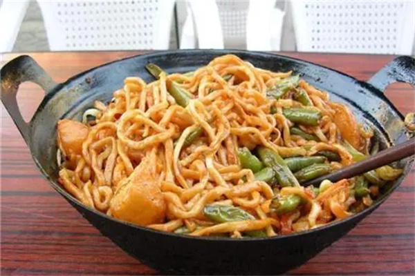 铁锅焖面
