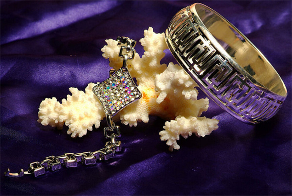 俏佳人饰品店加盟