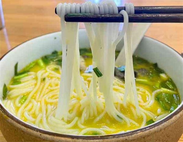 子宸什夹婆乌鸡米线