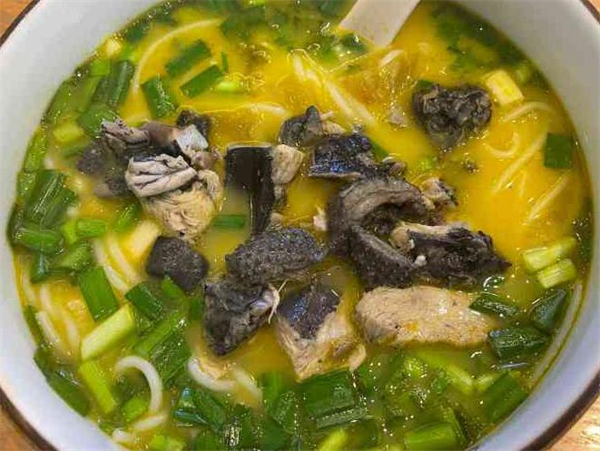 子宸什夹婆乌鸡米线