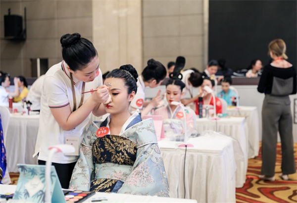 集红堂彩妆培训学校