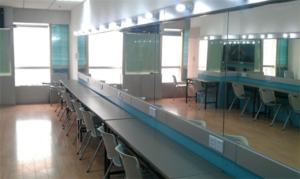 集红堂彩妆培训学校