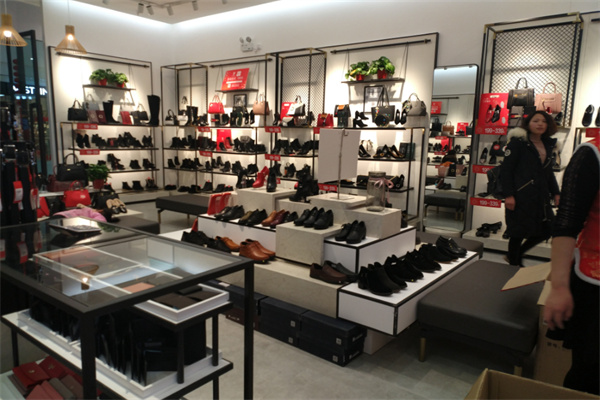 意尔康皮鞋加盟