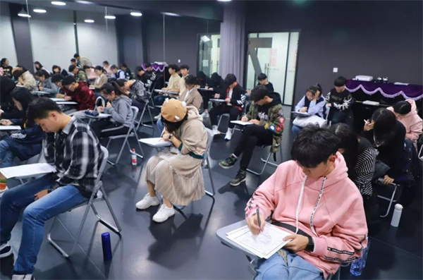 阳光传媒艺考培训加盟