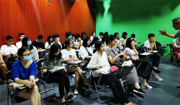 阳光传媒艺考培训加盟