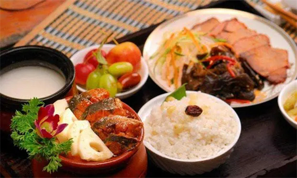 鱼啦啦快餐加盟