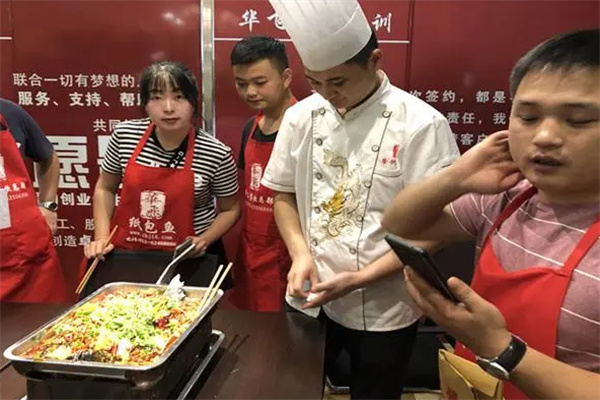 华飞餐饮培训加盟费