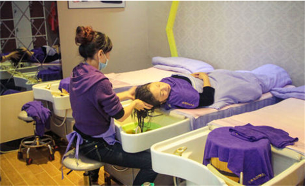 本逸养发馆加盟