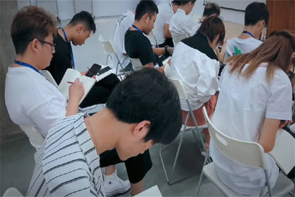 纤手人生美发学院