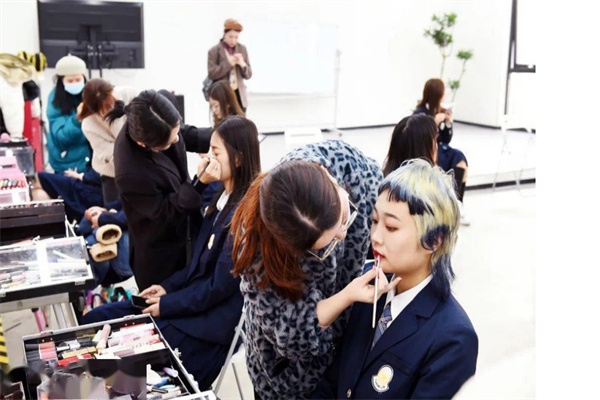 纤手人生美发学院