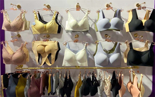 多姿多彩内衣加盟