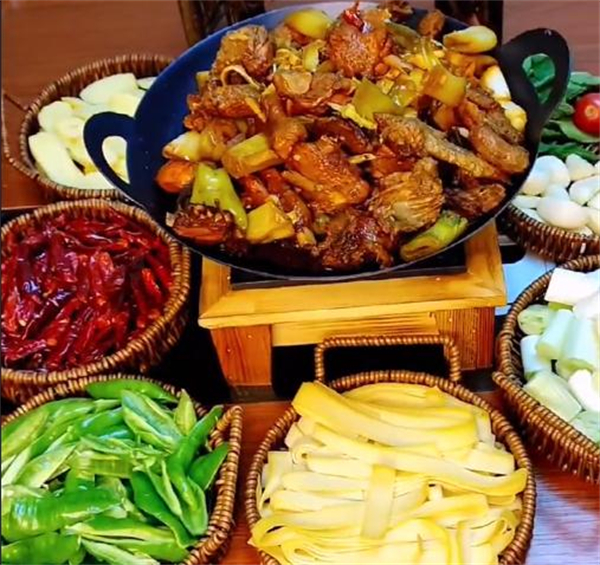 居宴沂蒙山铁锅炒鸡加盟费