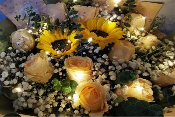 玫瑰之约鲜花店加盟