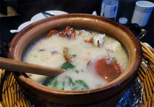 明记海鲜潮汕夜档砂锅粥