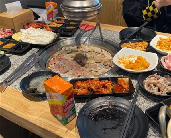本家小顽牛自助烤肉加盟费