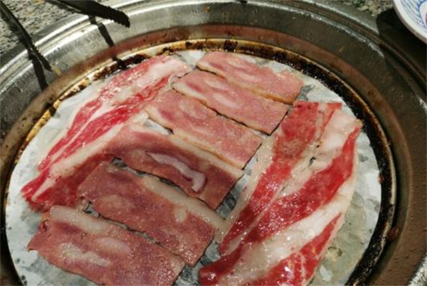 本家小顽牛自助烤肉加盟费