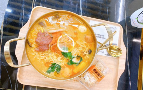 超级泰泰式麻辣烫加盟