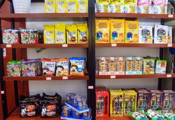 百宝箱零食店加盟