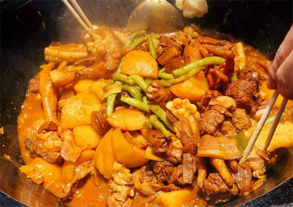 玺炖中国铁锅炖加盟