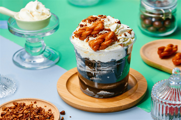 茶歪歪调茶局加盟