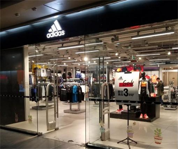 阿迪达斯折扣店