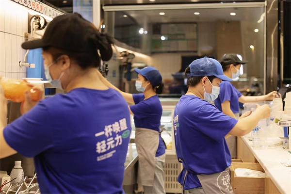 轻茶里奶茶店加盟