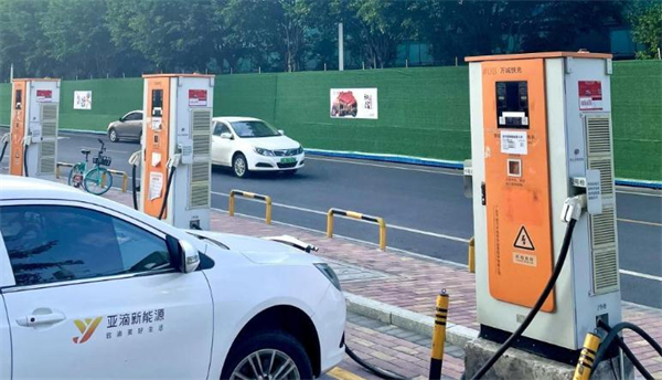 万城万充充电桩