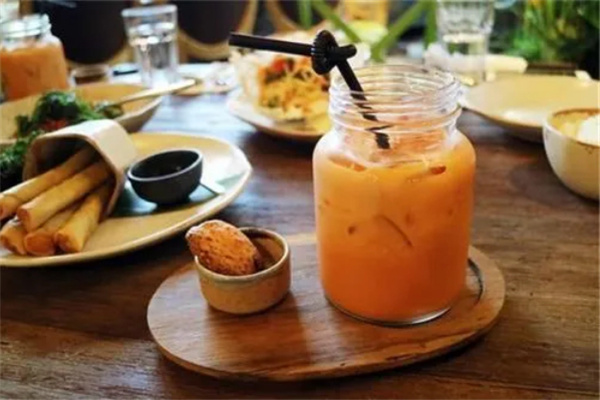 茶青云泰式奶茶加盟