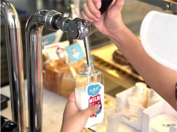 紧跟时代把握市场，九朵云复合式加盟烘焙店