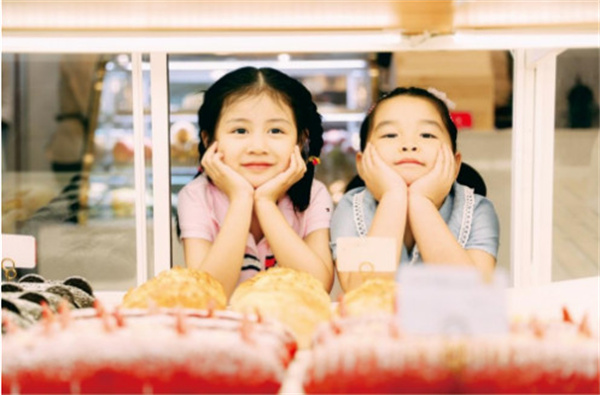 九朵云烘焙新玩法：现烤鲜面包x现打鲜牛奶，将“鲜”进行到底