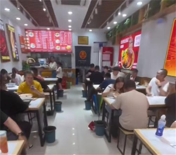 张府园大碗皮肚面