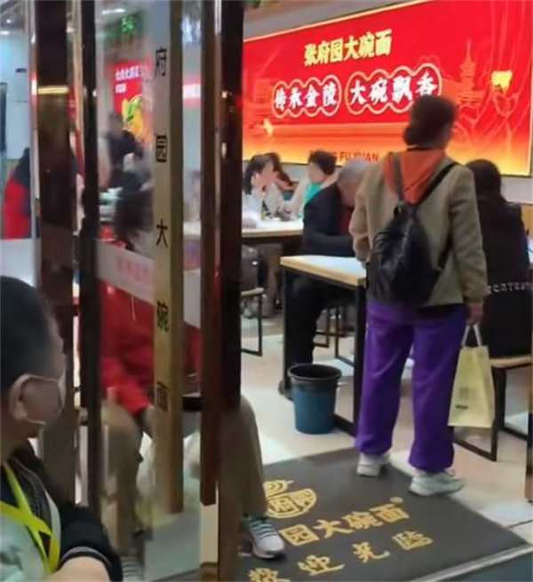 张府园大碗皮肚面