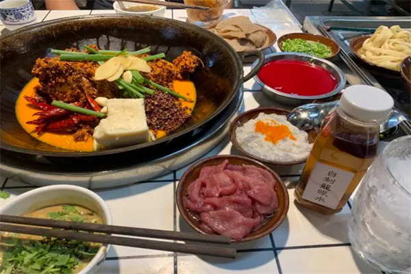 芈重山火锅加盟