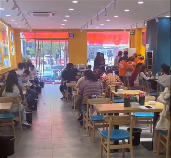 花宝街石锅鸡公煲