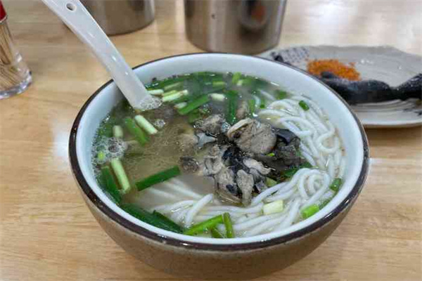 莉姐家馄饨和乌鸡米线