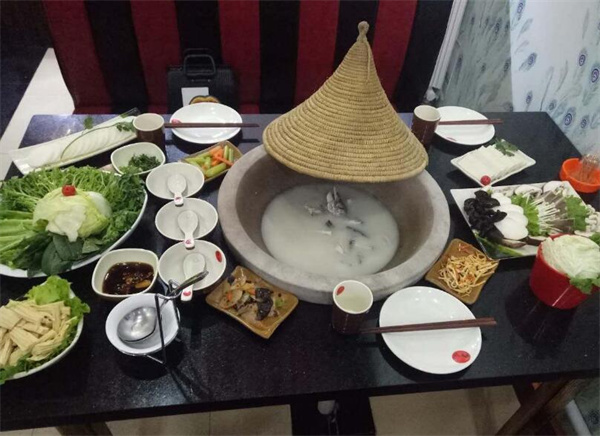 俏渔情蒸汽石锅鱼加盟