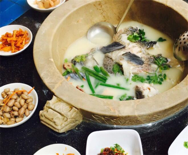 俏渔情蒸汽石锅鱼加盟