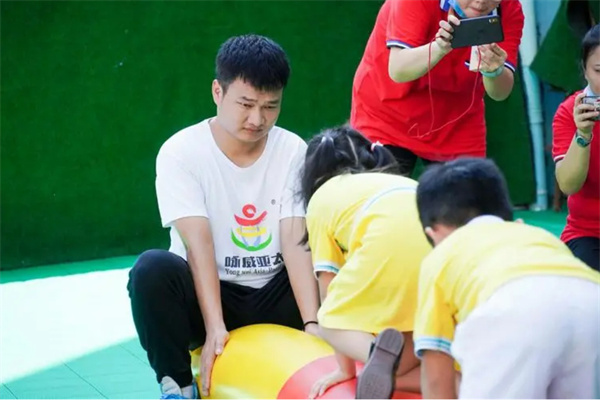 咏威亚太体智能教育