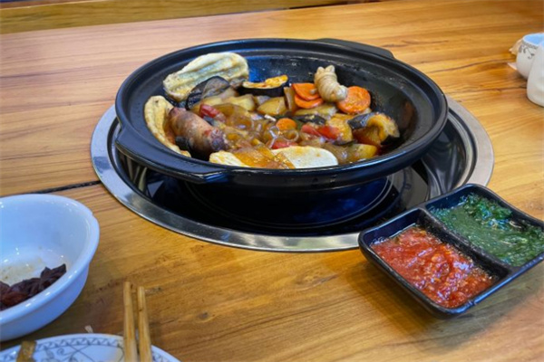 添辉砂锅居加盟费